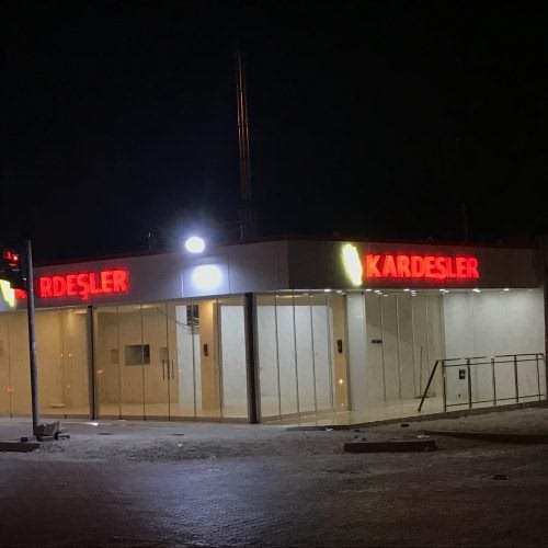 adana meka cam balkon